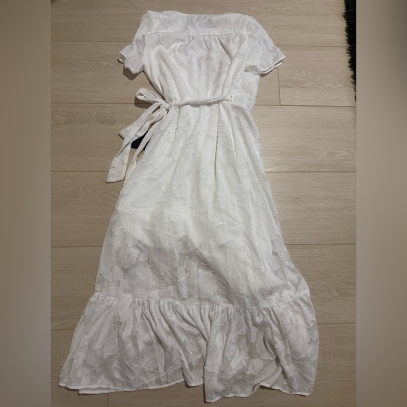 NWT Lulu’s White Short Sleeve Wrap Midi Dress - Picture 6 of 10
